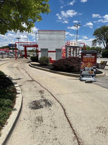 More Photos Of 6022 W Jefferson Blvd, Fort Wayne General Retail For Sale