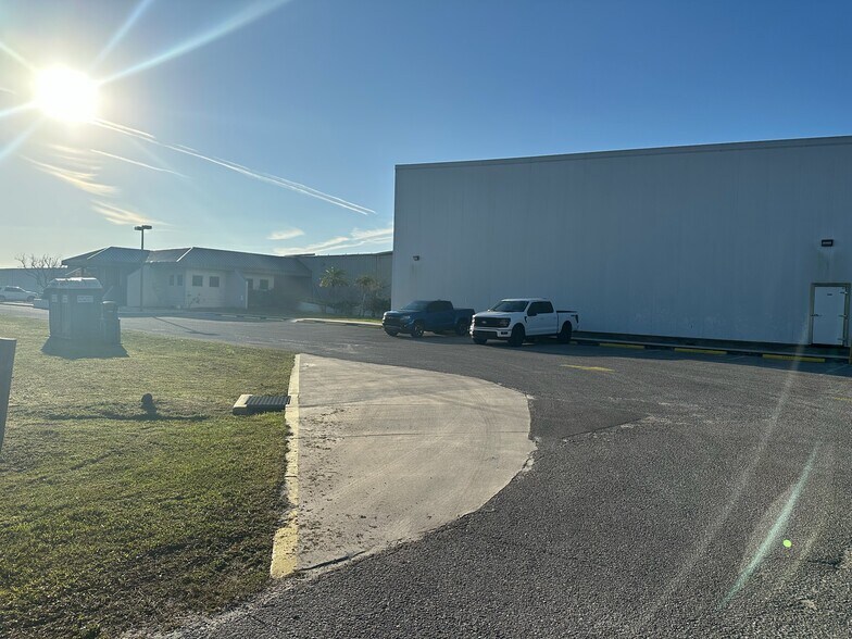 More Photos Of 2105 S Dock St, Palmetto Food Processing For Sale