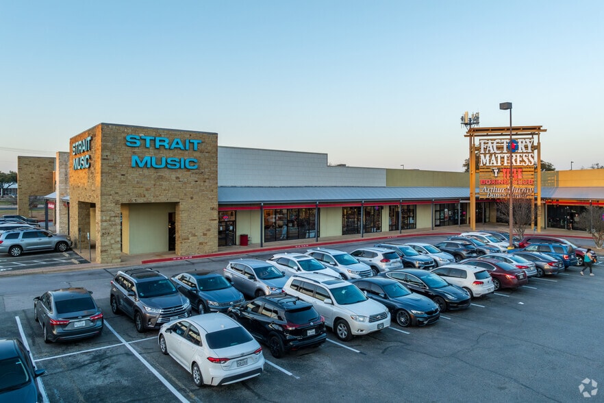 More Photos Of 13945 Research Blvd, Austin Unknown For Lease