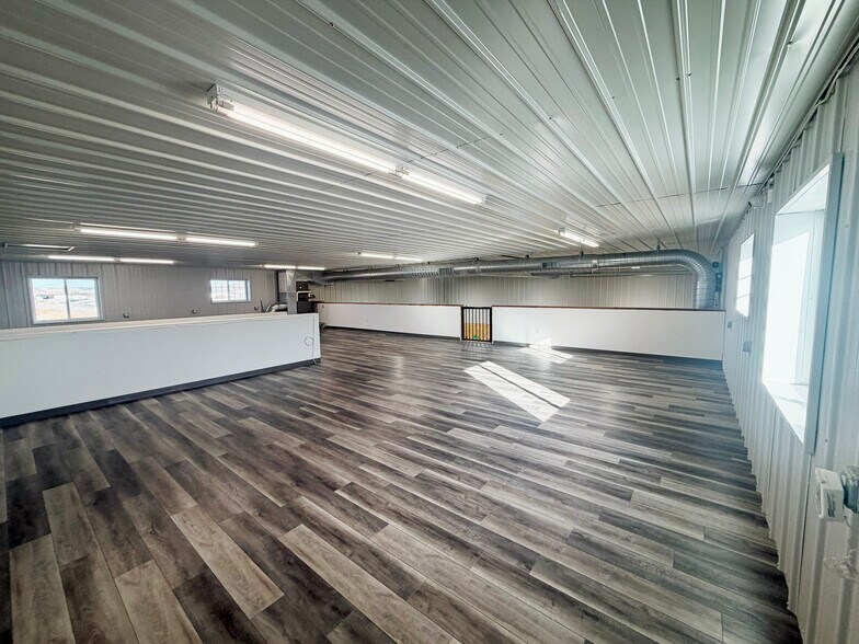 More Photos Of 1415 E Railroad St, Laurel Warehouse For Lease