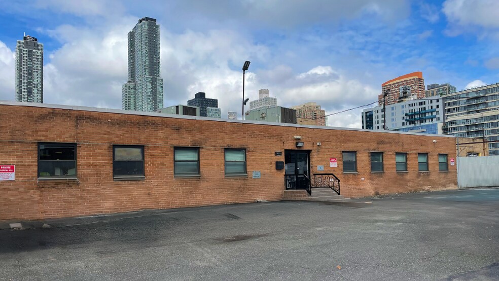Primary Photo Of 54-08 Vernon Blvd, Long Island City Warehouse For Lease
