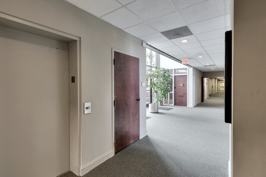 More Photos Of 2101 N Sardis Rd, Charlotte Office For Sale