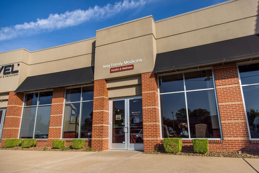 More Photos Of 2905 SE Walton Blvd, Bentonville Unknown For Lease