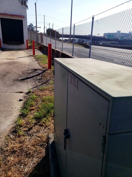 More Photos Of 4901 Old National Hwy, College Park Showroom For Lease