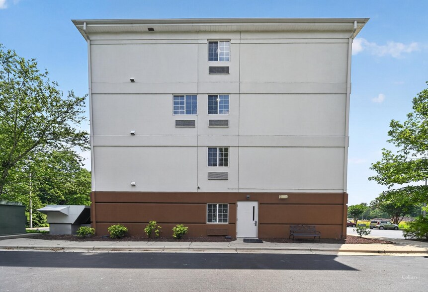 More Photos Of 1055 Waterford Commons Rd, Greenville Hotel For Sale