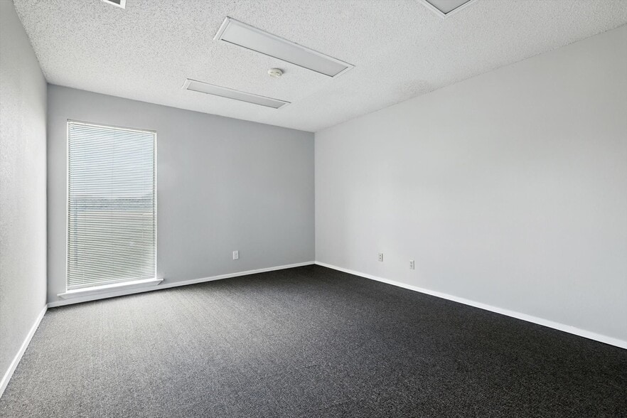 More Photos Of 2218 Michigan Ave, Arlington Unknown For Lease