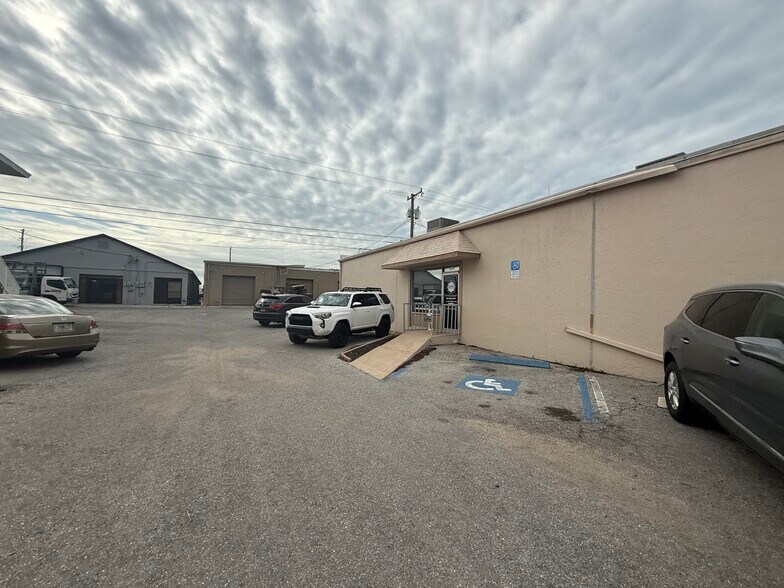 More Photos Of 520 E Venice Ave, Venice Storefront For Lease