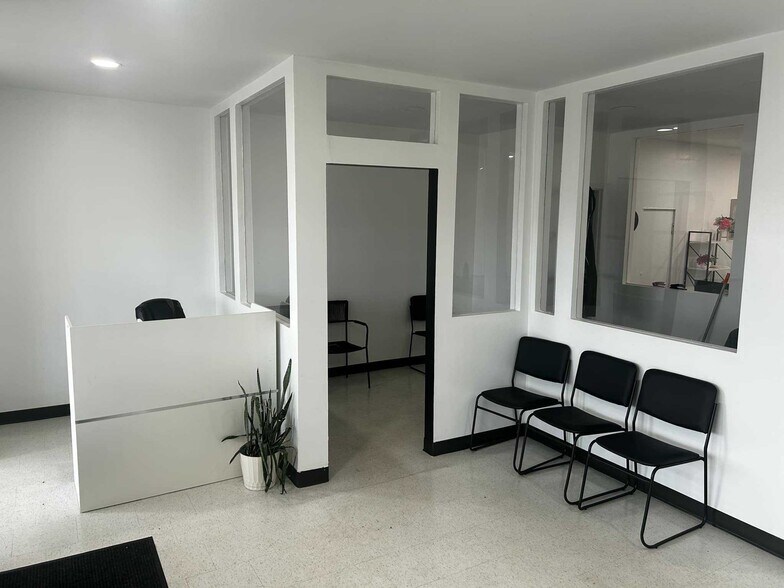 More Photos Of 114 W 1st St S, Prescott Office For Sale