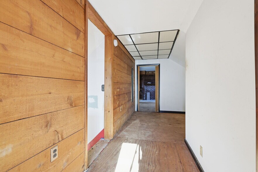 More Photos Of 2695 Main St, Lawrence Apartments For Sale