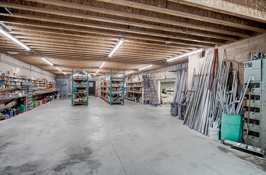 More Photos Of 17303 Roseton Ave, Artesia Warehouse For Lease