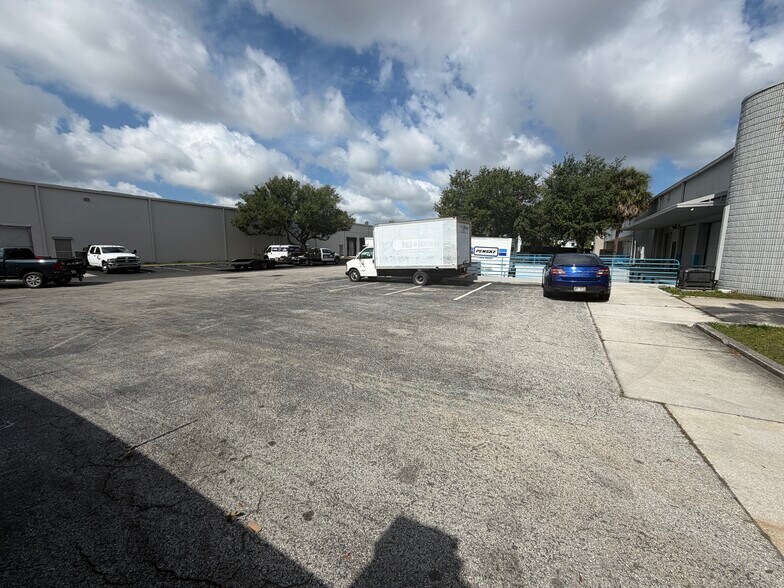 More Photos Of 12105 N 28th St, Saint Petersburg Warehouse For Lease