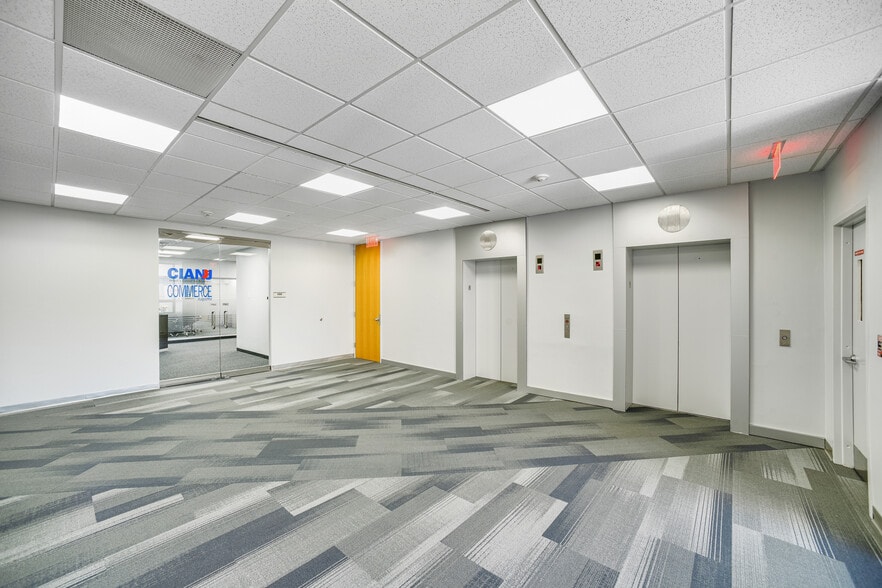 More Photos Of 365 W Passaic St, Rochelle Park Office For Lease