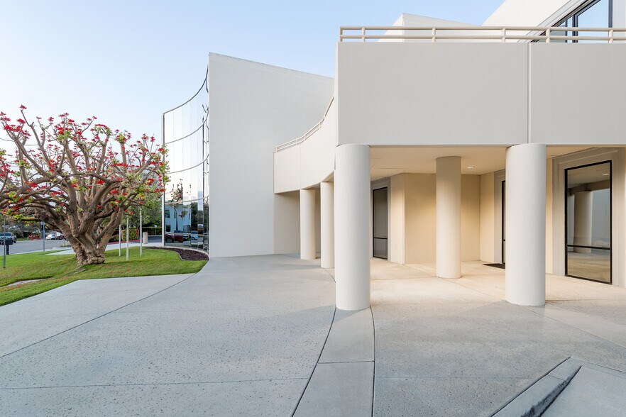 More Photos Of 3280 Corporate View, Vista Manufacturing For Sale