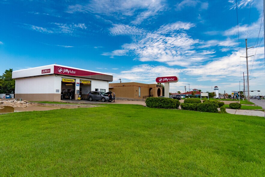More Photos Of 3314 Palmer Hwy, Texas City Auto Repair For Sale