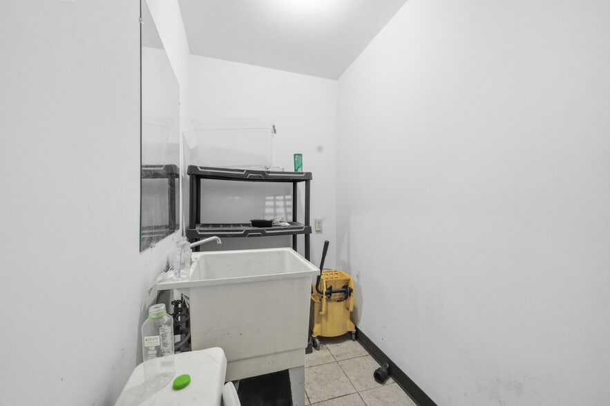 More Photos Of 3210 E Main St, Columbus Freestanding For Sale