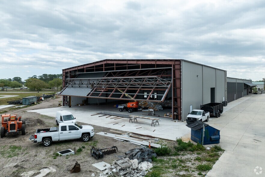 More Photos Of 923 Biscayne Blvd, Deland Airplane Hangar For Sale