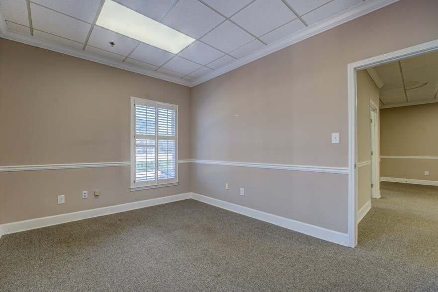 More Photos Of 1806 Over Lake Dr SE, Conyers Office For Sale