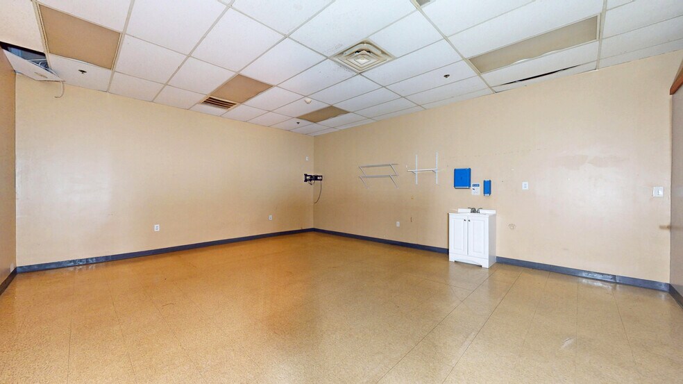 More Photos Of 45 S New York Ave, Galloway Unknown For Lease