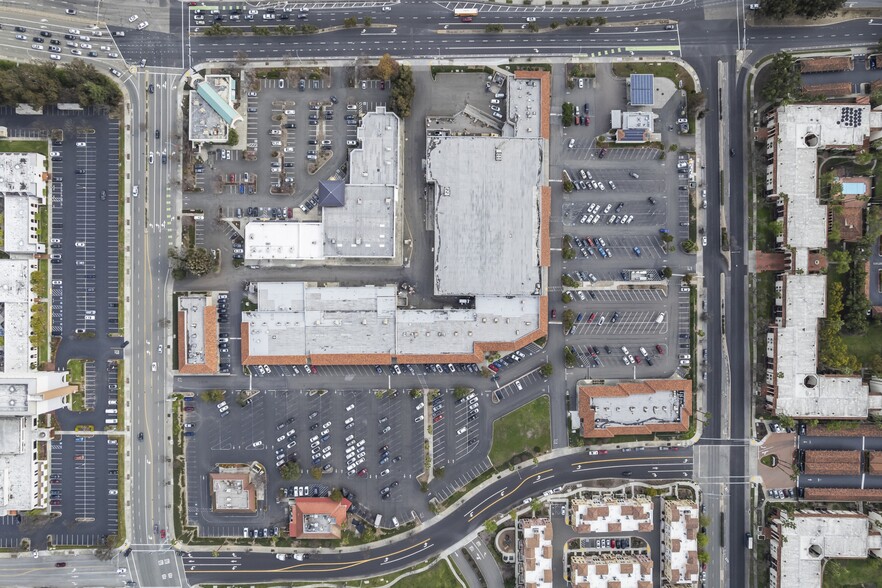 More Photos Of 39945 Balentine Dr, Newark Unknown For Lease