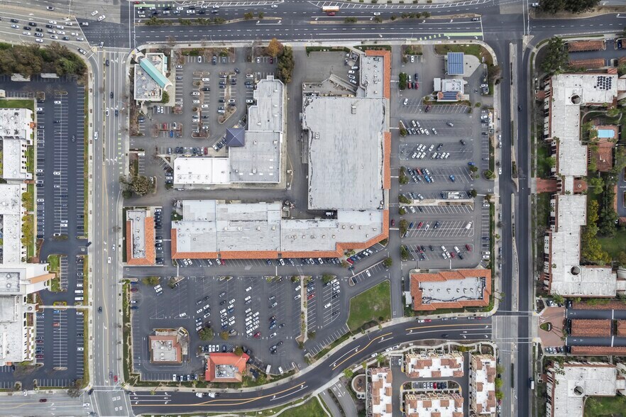 More Photos Of 5878-5886 Mowry School Rd, Newark Freestanding For Lease