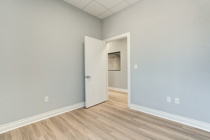 More Photos Of 9007 CR 6820, Lubbock Warehouse For Lease