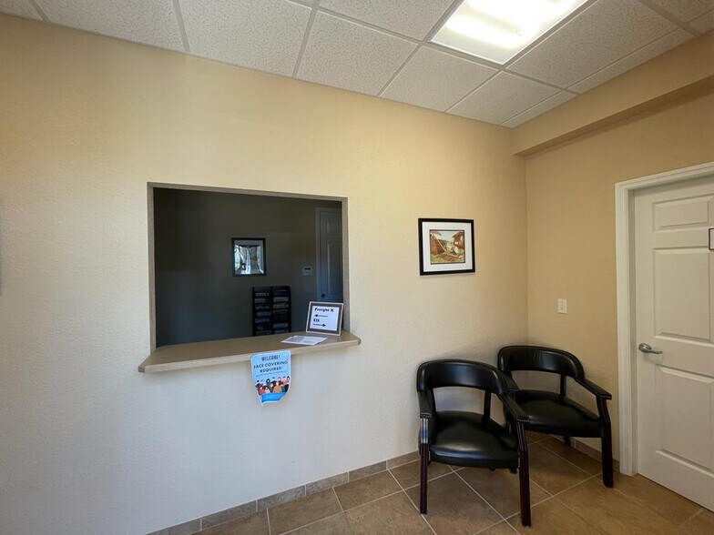 More Photos Of 2010 NE 14th St, Ocala Office For Lease