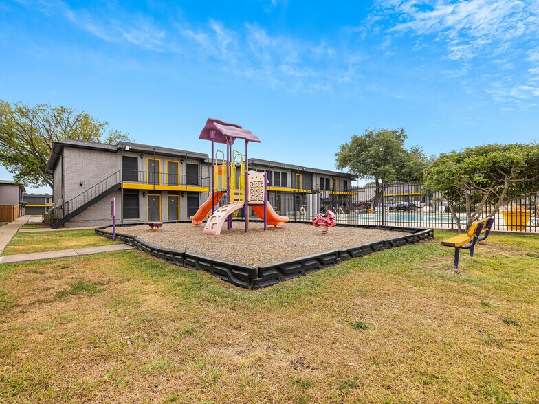 More Photos Of 504 Dudley Cir, Arlington Apartments For Sale