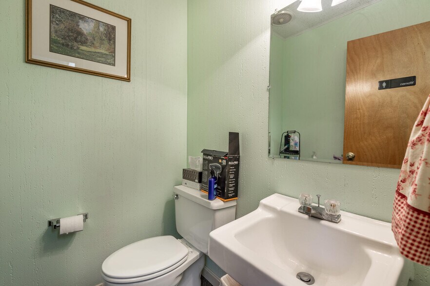 More Photos Of 414 Boston St, Topsfield Office For Sale