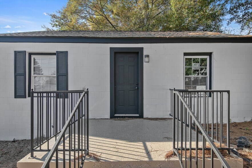 More Photos Of 1500 Gillespie St, Fayetteville Office For Lease