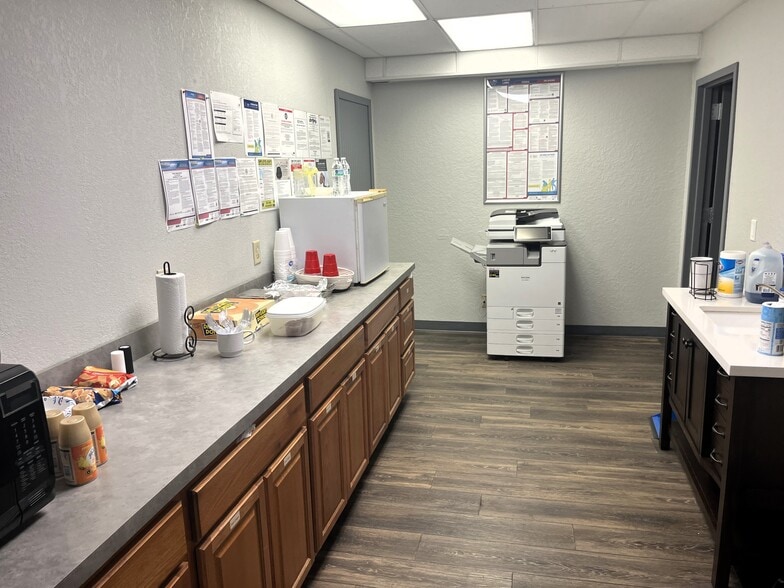 More Photos Of 8175 E 46th St, Tulsa Manufacturing For Sale