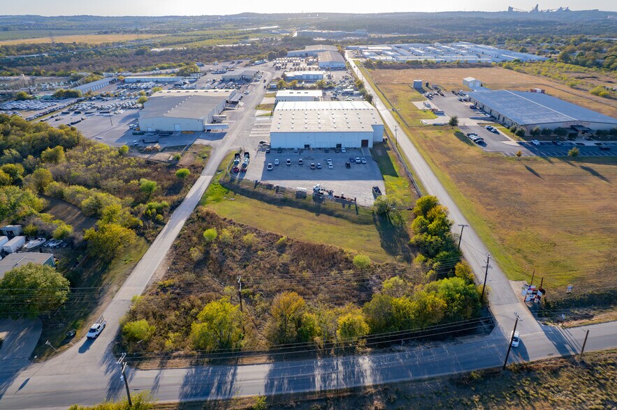 More Photos Of 8175 Bracken Creek Dr, San Antonio Distribution For Lease