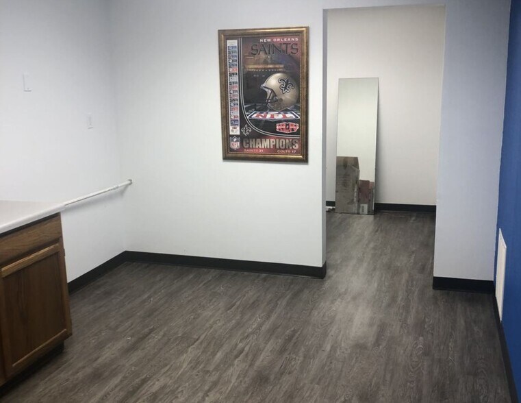 More Photos Of 2101 N Hwy 190, Covington Storefront For Lease