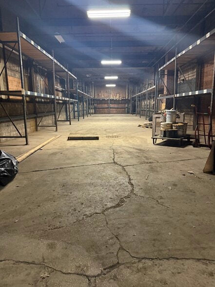 More Photos Of 711 19th St, Rockford Manufacturing For Lease