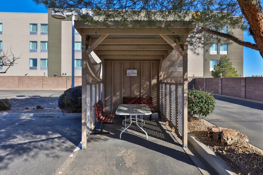 More Photos Of 1741 Sycamore Ave., Kingman Healthcare For Sale