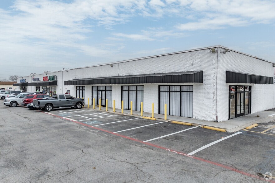 More Photos Of 2918 S Jupiter Rd, Garland Distribution For Lease