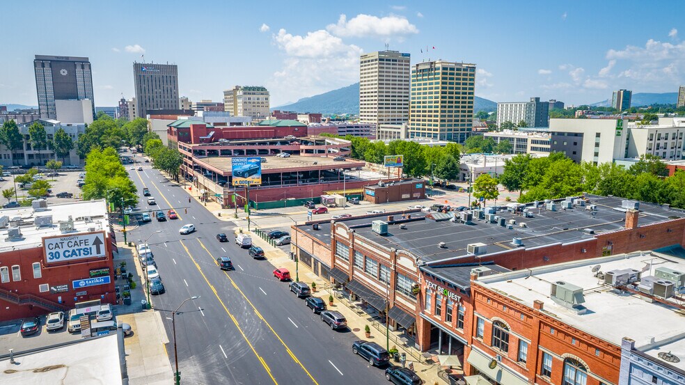 More Photos Of 423 Market St, Chattanooga General Retail For Lease