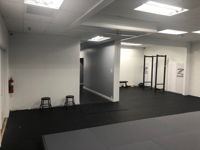 More Photos Of 709-711 Business Way, Wylie Showroom For Lease