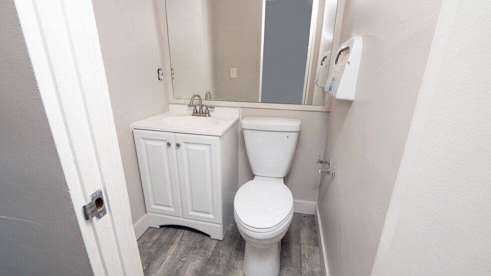 More Photos Of 820 W Merced Ave, West Covina Medical For Sale