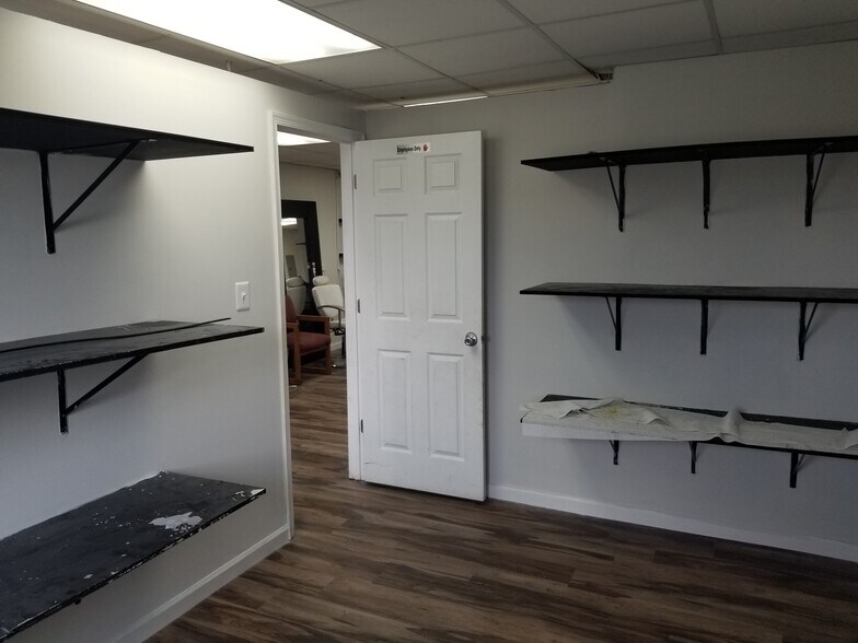 More Photos Of 4700 Stamp Rd, Marlow Heights General Retail For Lease