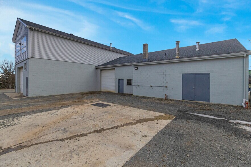 More Photos Of 75 Commerce Cir, Durham Service For Lease