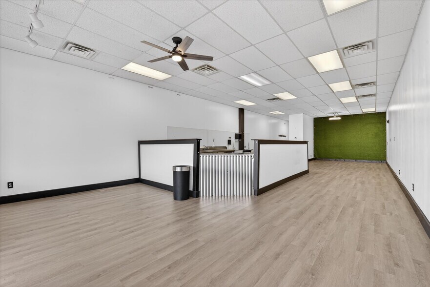 More Photos Of 1100 Croy Dr, Findlay Storefront Retail Office For Lease