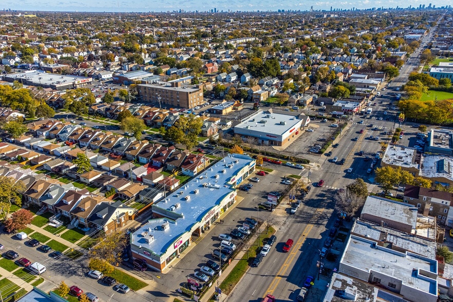 More Photos Of 5634-5650 W Fullerton Ave, Chicago Unknown For Lease