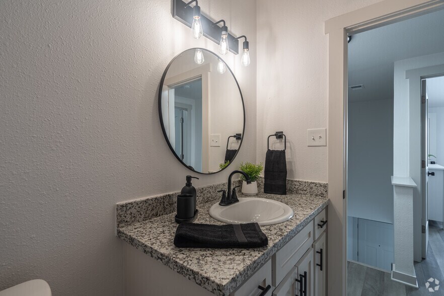 More Photos Of 2020 Cottonwood St, Beaumont Apartments For Sale