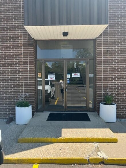 More Photos Of 835 Louisa St, Lansing Office For Lease
