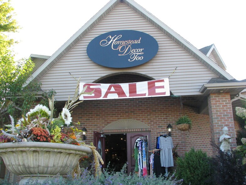 More Photos Of 2071 Central Dr, Green Bay General Retail For Lease