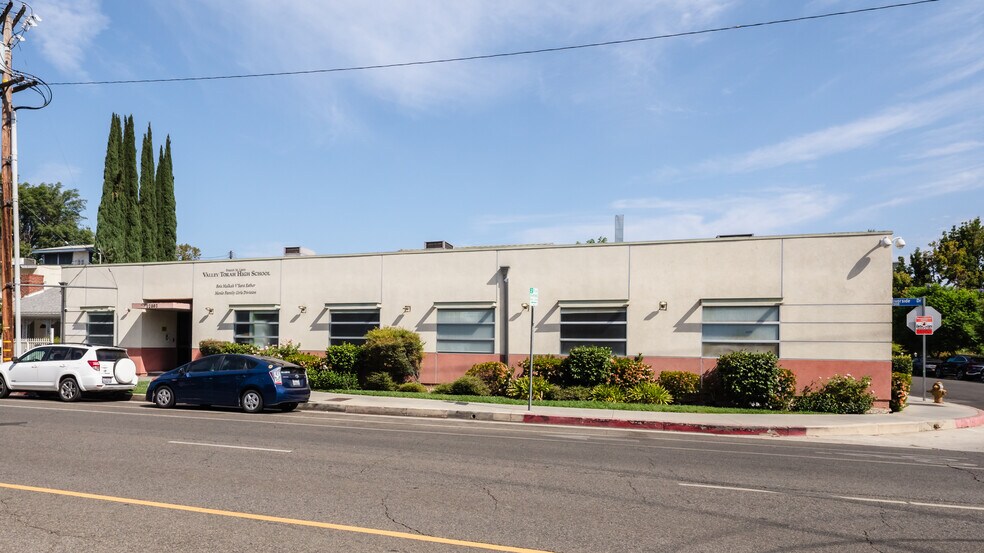 More Photos Of 12003 Riverside Dr, Valley Village Schools For Sale