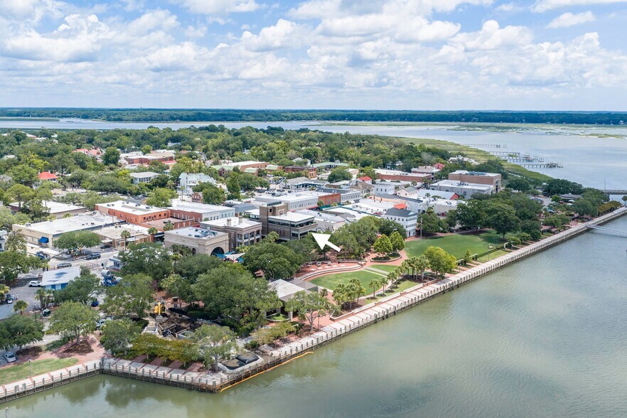More Photos Of 916 Bay St, Beaufort Office For Sale