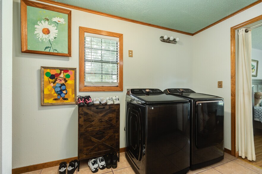 More Photos Of 2230 Nancy St, Alvin Specialty For Sale