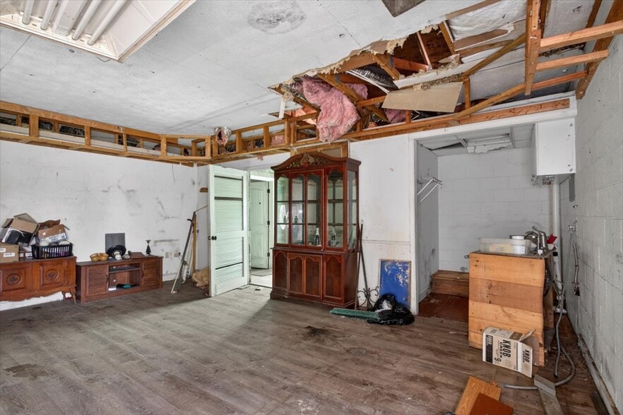 More Photos Of 79 Jones St, Jasper Warehouse For Sale