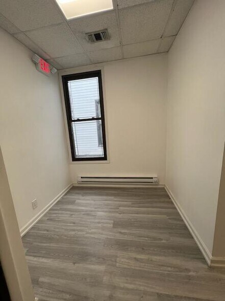 More Photos Of 3938 Bell Blvd, Bayside Medical For Lease